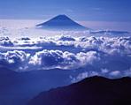 � Aflo/naturepl.com 
Y-0201 Mount Fuji rising above clouds, Honshu, Japan.